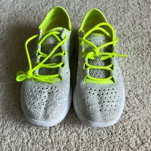 Women’s UA shoes